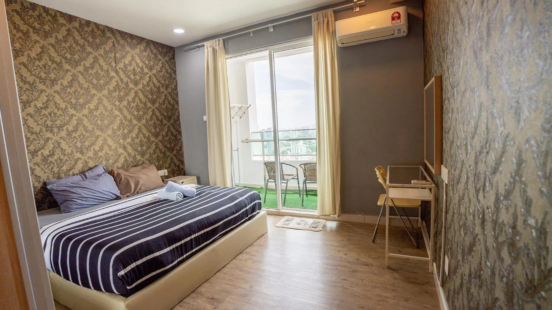 Апартаменты Seaview Mansion One Georgetown Джорджтаун